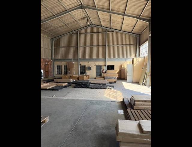 INDUSTRIAL PROPERTY TO RENT IN NORTH END
